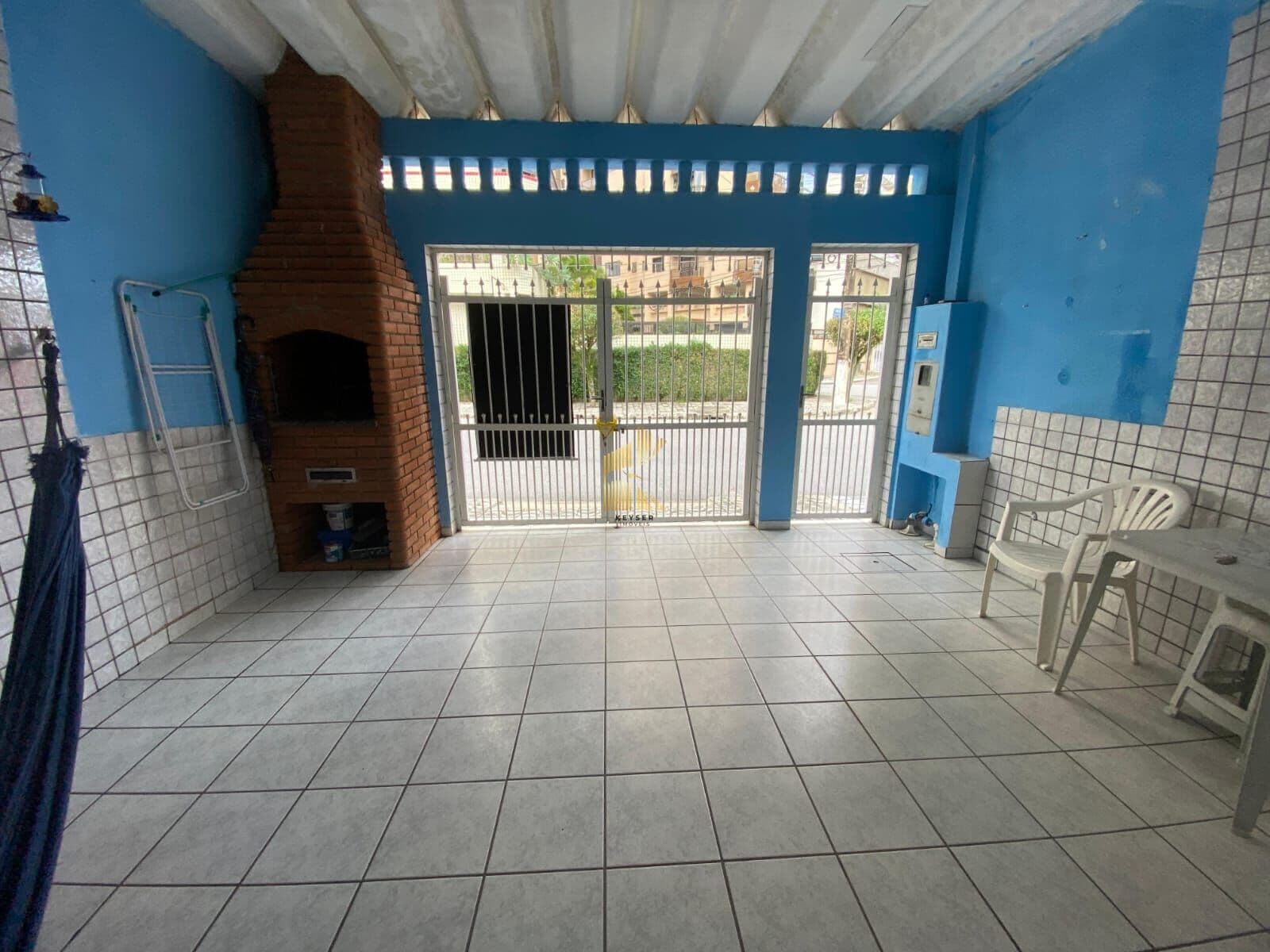 Casa Padrão com 2 dormitórios sendo 1 suíte e 1 vaga de garagem no bairro Caiçara