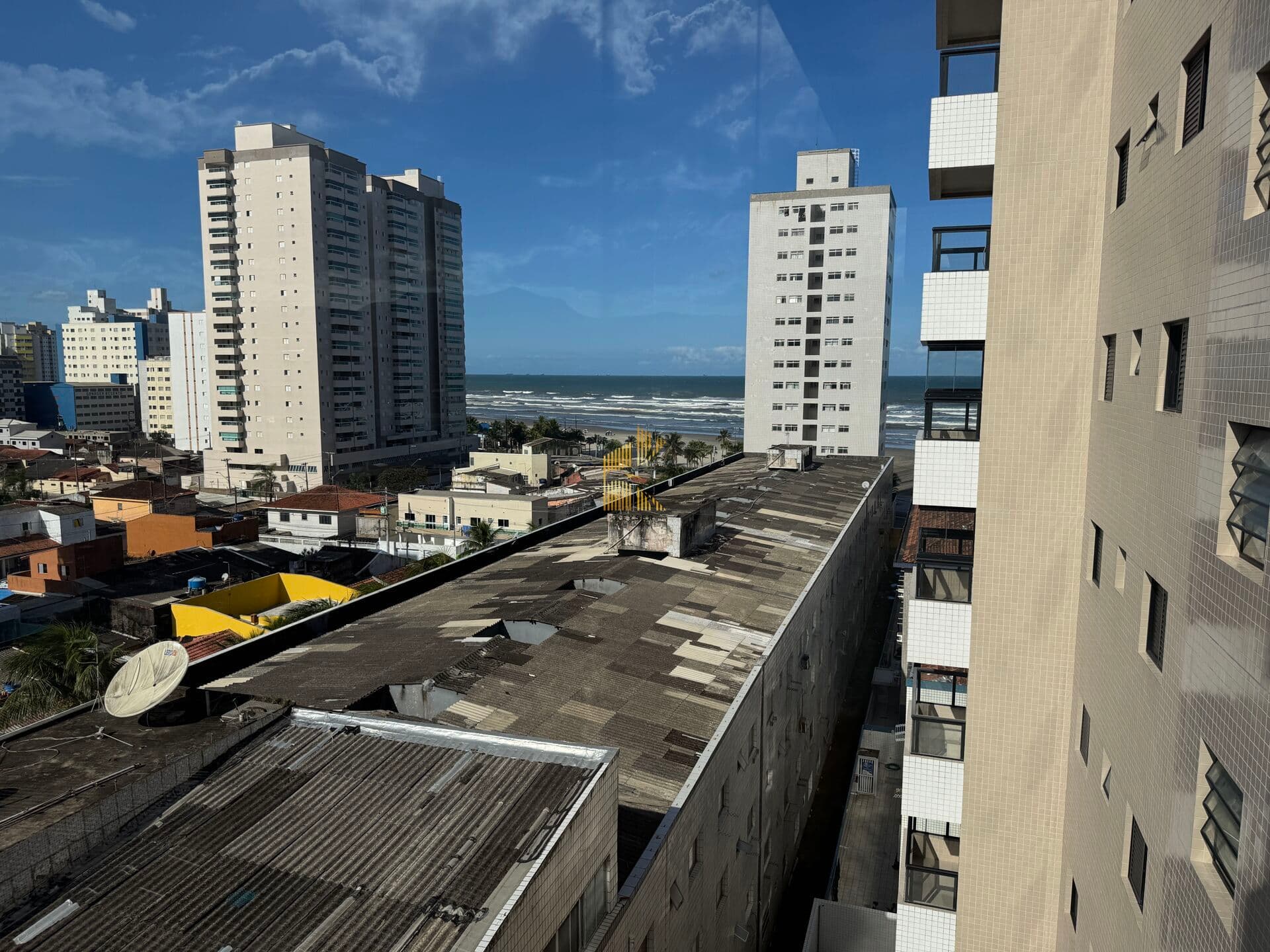 Apartamento vista mar, 2 dormitórios sendo 1 suite, 1 vaga, mirim
