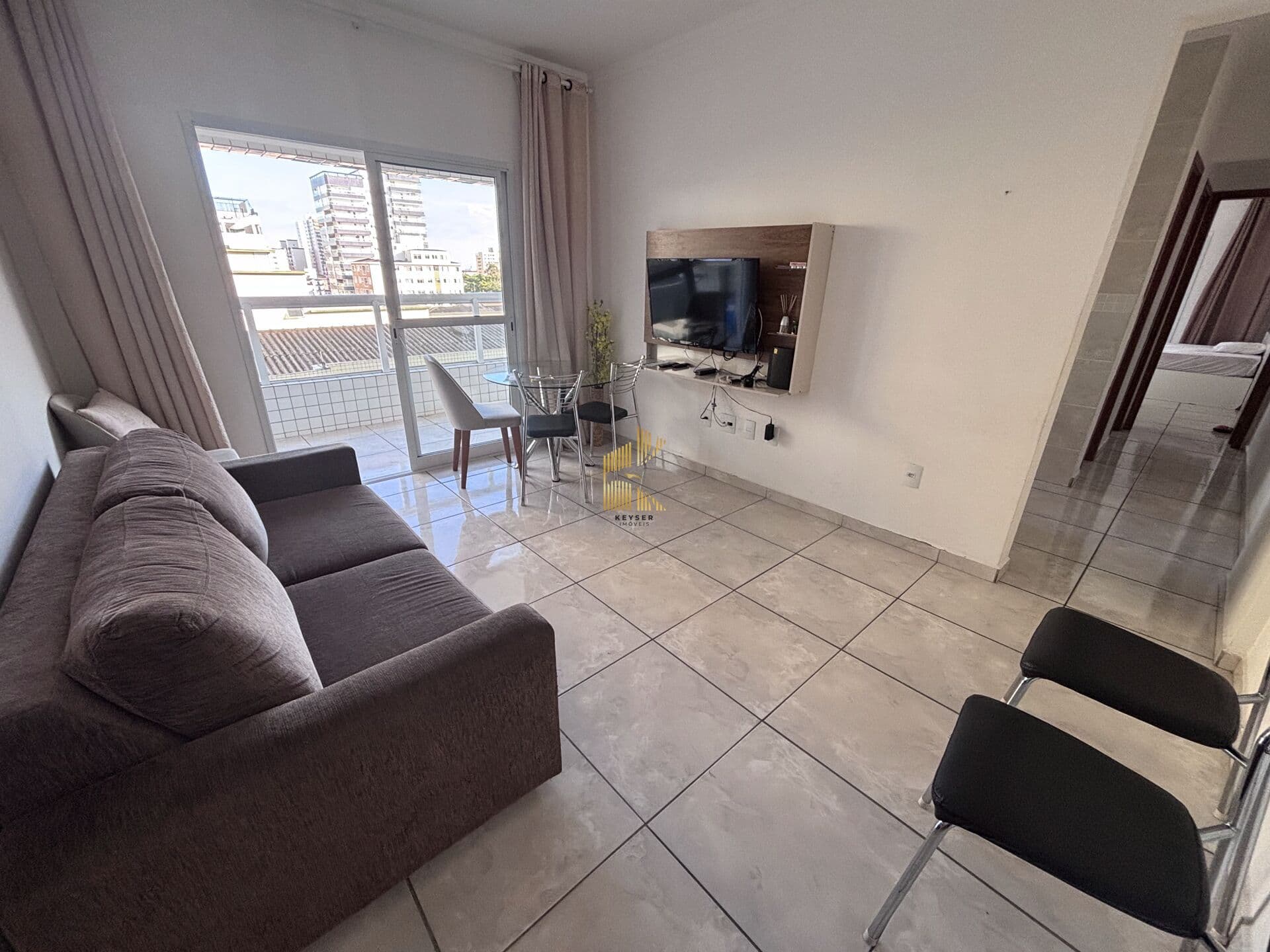 Apartamento à venda no bairro Canto do forte em Praia Grande, SP. 2 dormitórios sendo 1 suíte.