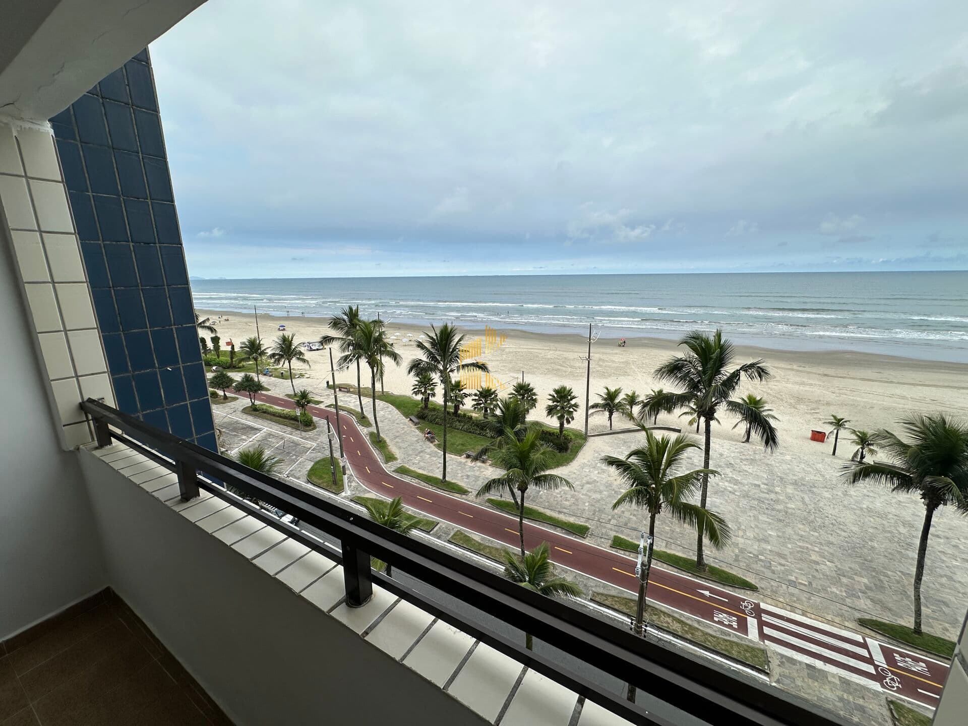Apartamento frente mar 3 dormitorios a venda no Caiçara