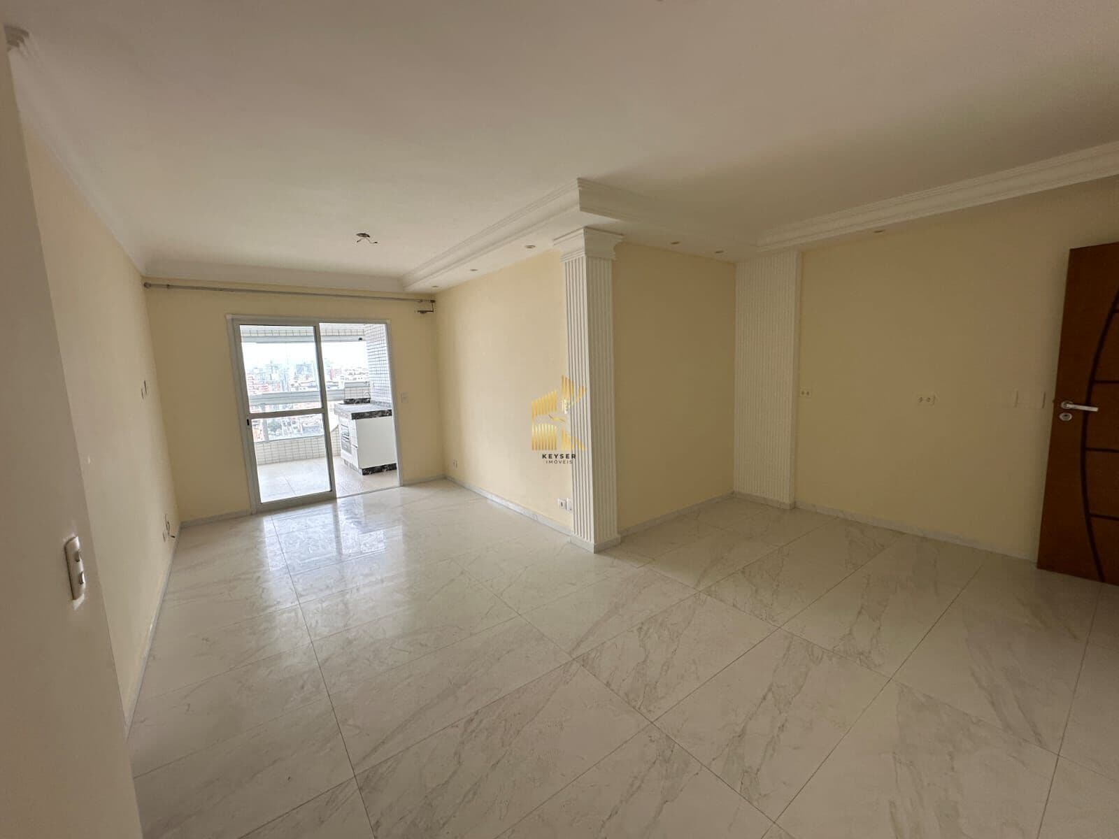 Apartamento à venda no bairro Aviação em Praia Grande, SP. 2 dormitórios sendo 2 suítes.