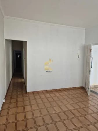 Casa à locação no bairro Tupi em Praia Grande, SP. 2 dormitórios sendo 1 suíte.
