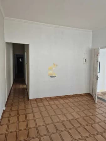 Casa à venda no bairro Tupi em Praia Grande, SP. 2 dormitórios sendo 1 suíte.