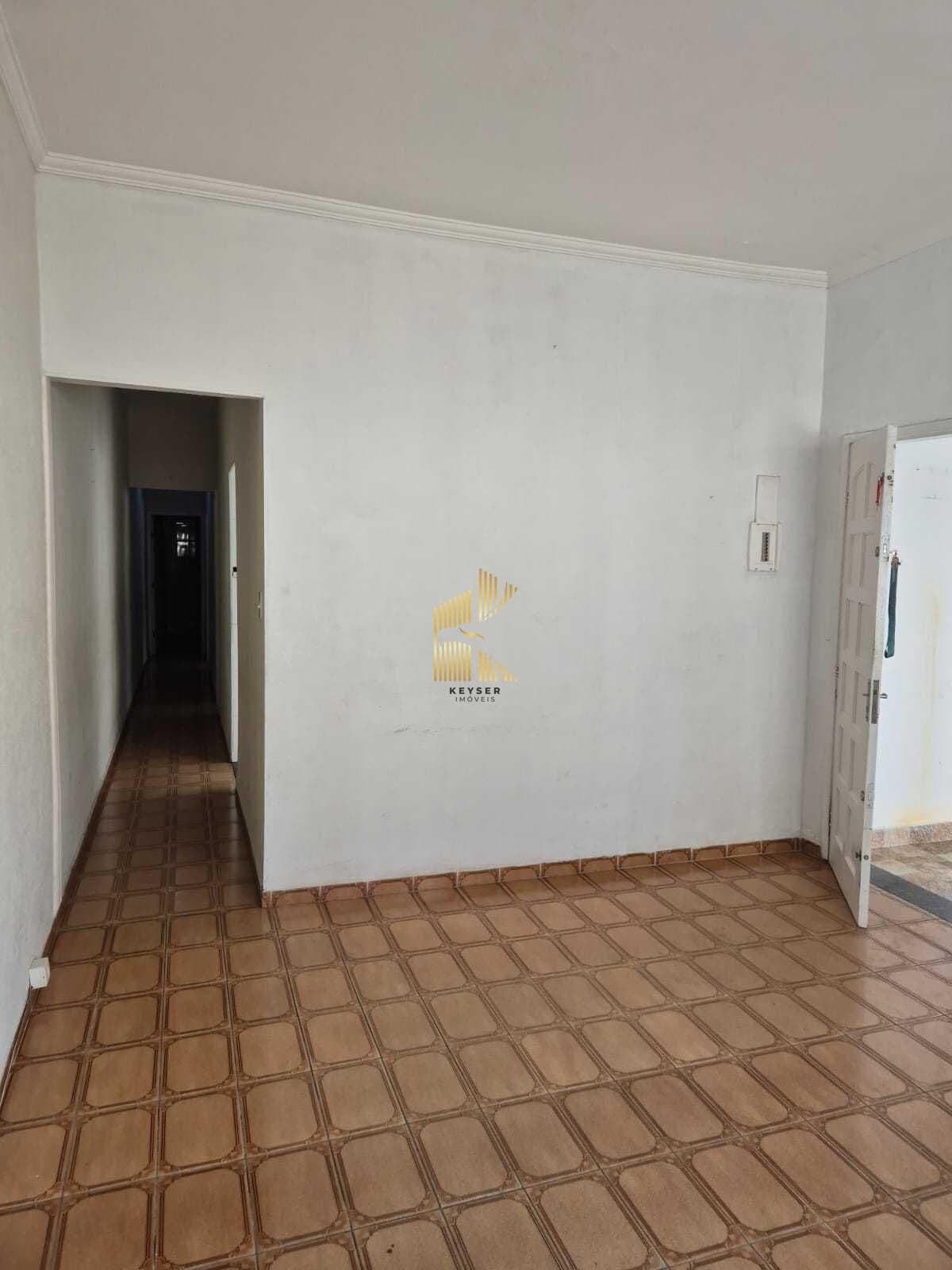 Casa à venda no bairro Tupi em Praia Grande, SP. 2 dormitórios sendo 1 suíte.