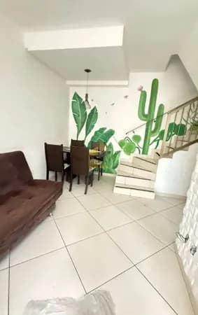Casa triplex em Condomínio