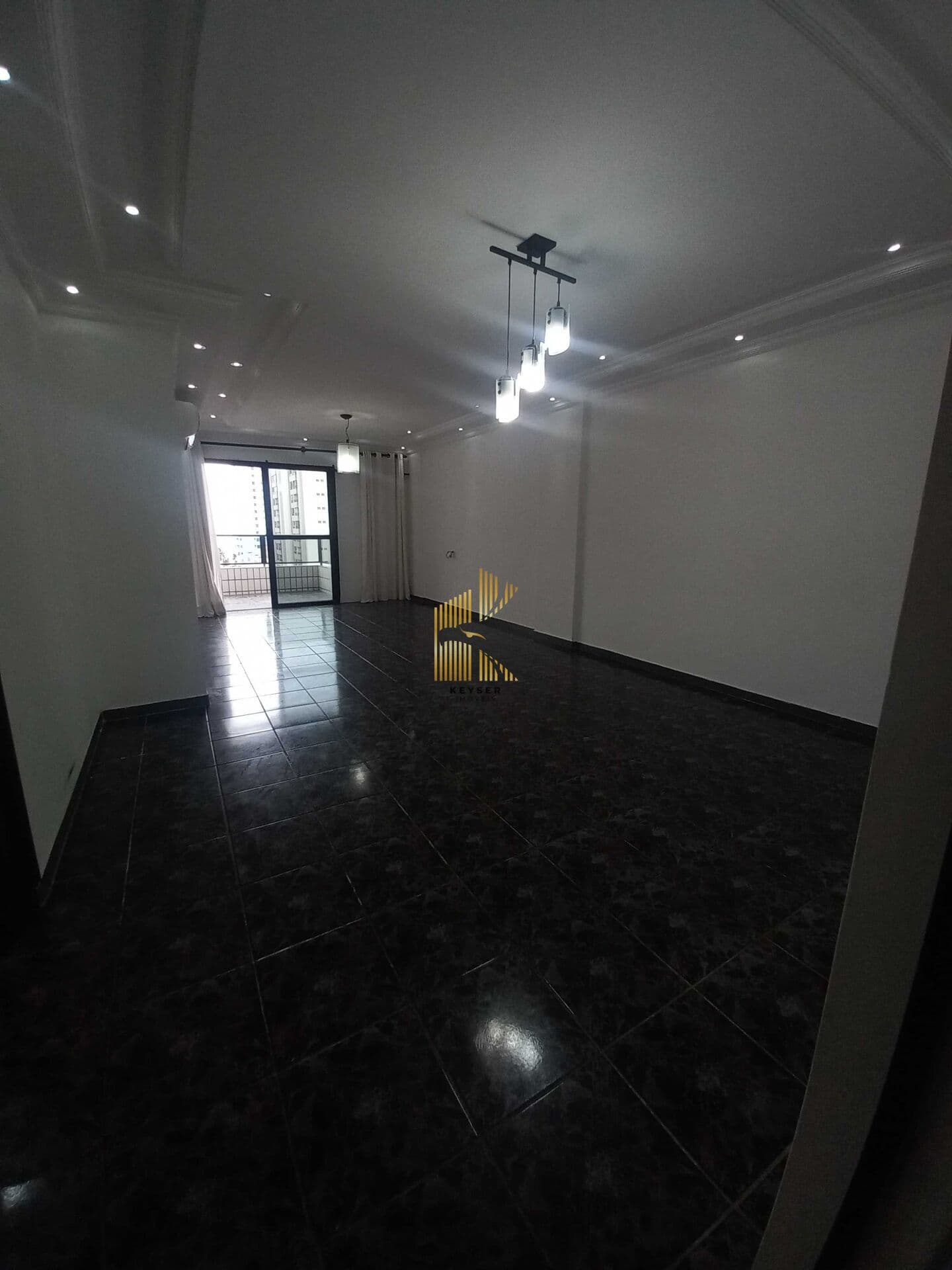 Apartamento à venda no bairro Tupi em Praia Grande, SP. 3 dormitórios sendo 1 suíte.