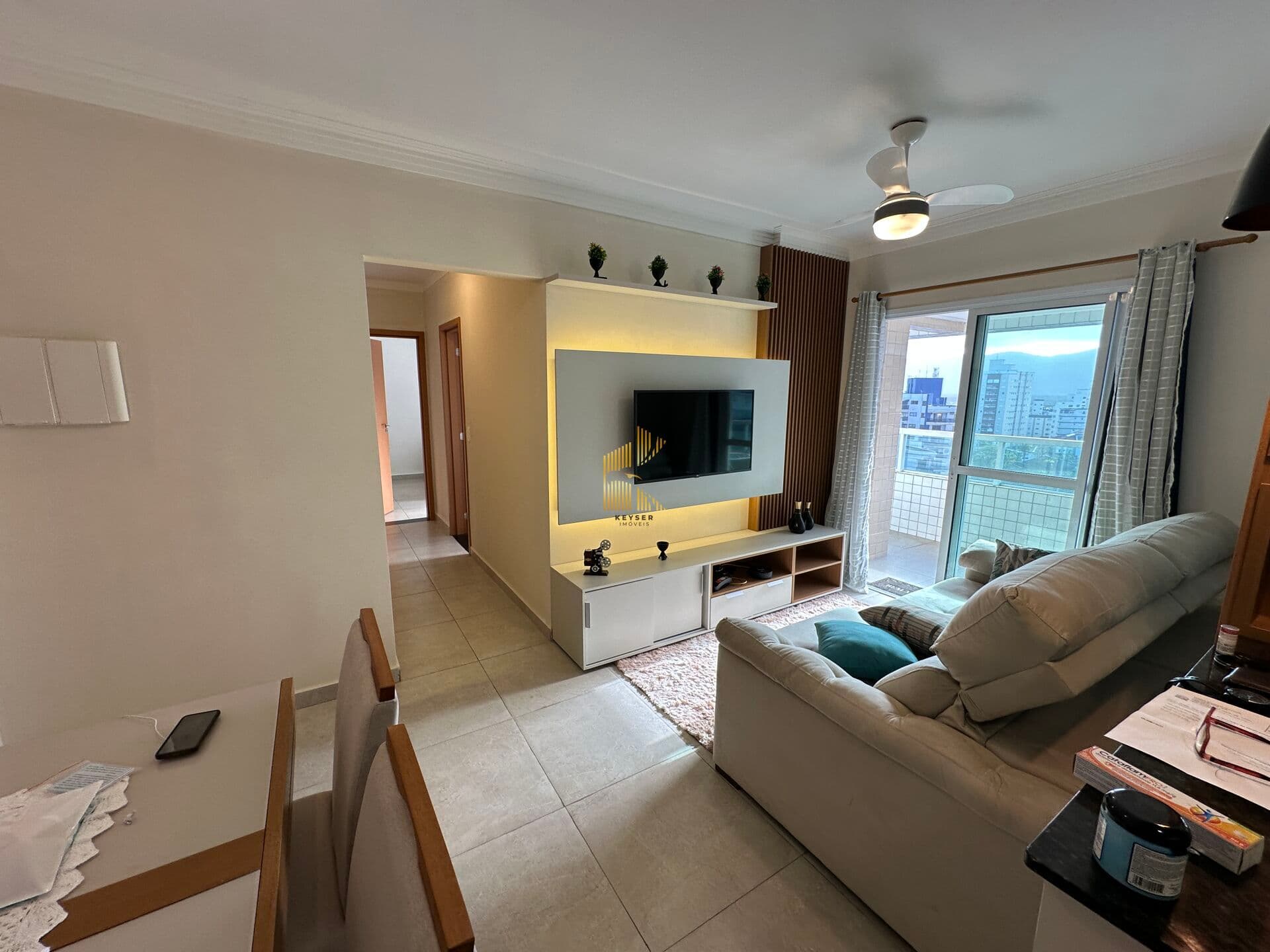 Apartamento à venda no bairro Caiçara em Praia Grande, SP. 2 dormitórios sendo 1 suíte.