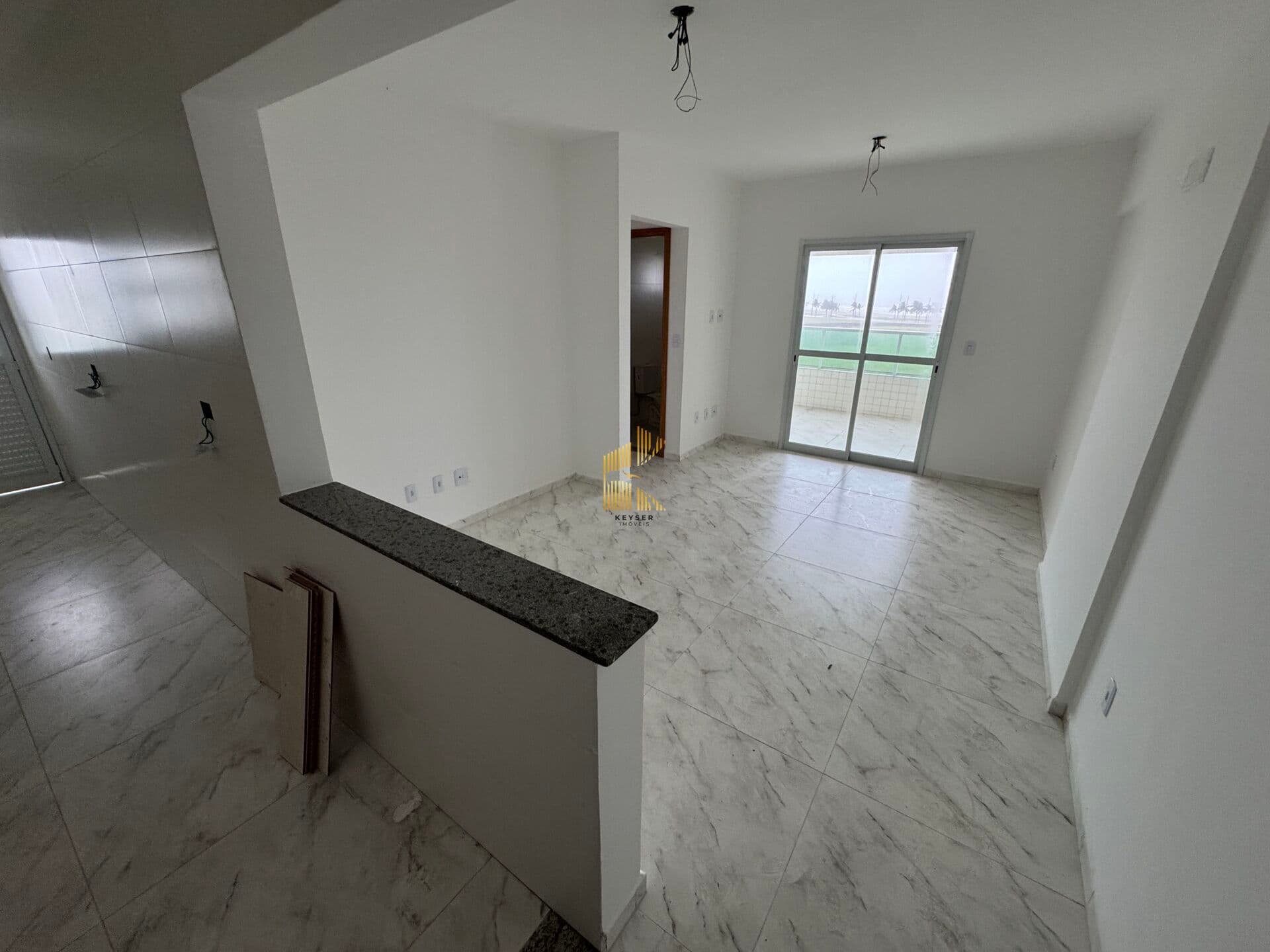 Apartamento 2 dormitorios sendo 1 suite, 1 vaga, mirim