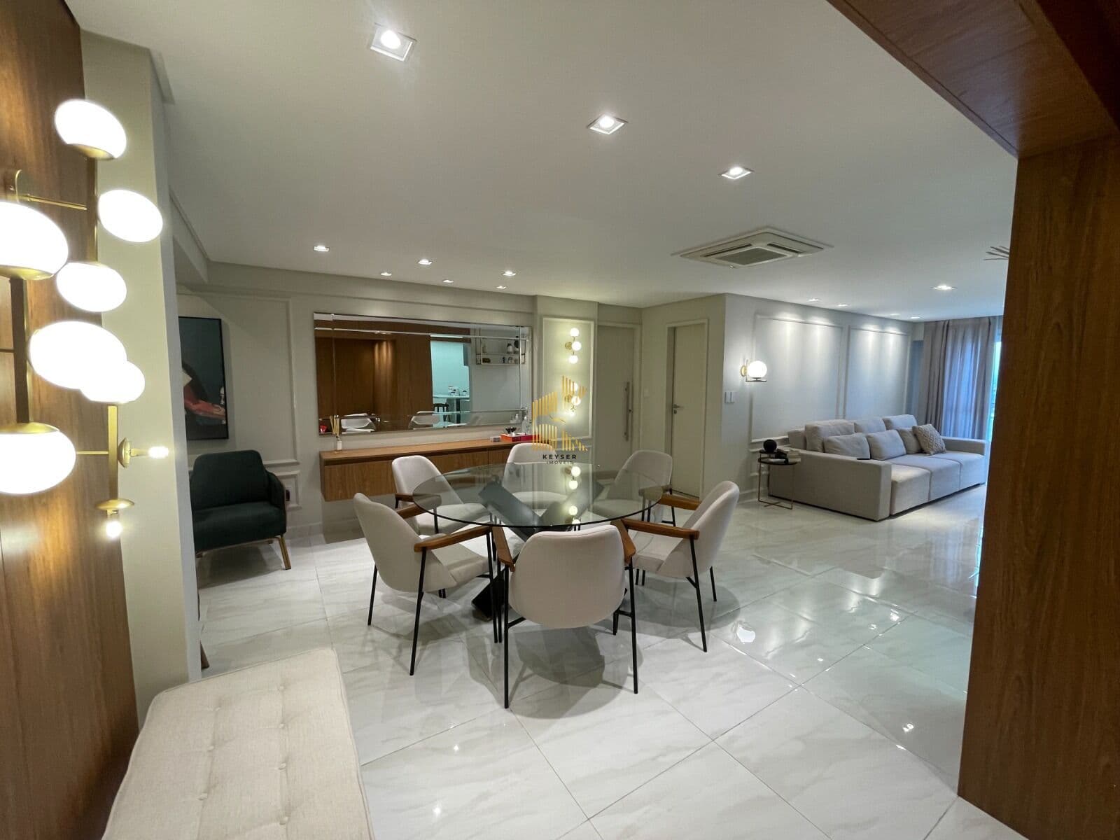Apartamento para venda em Praia Grande, SP. 3 dormitórios sendo 3 suíte, 2 vagas