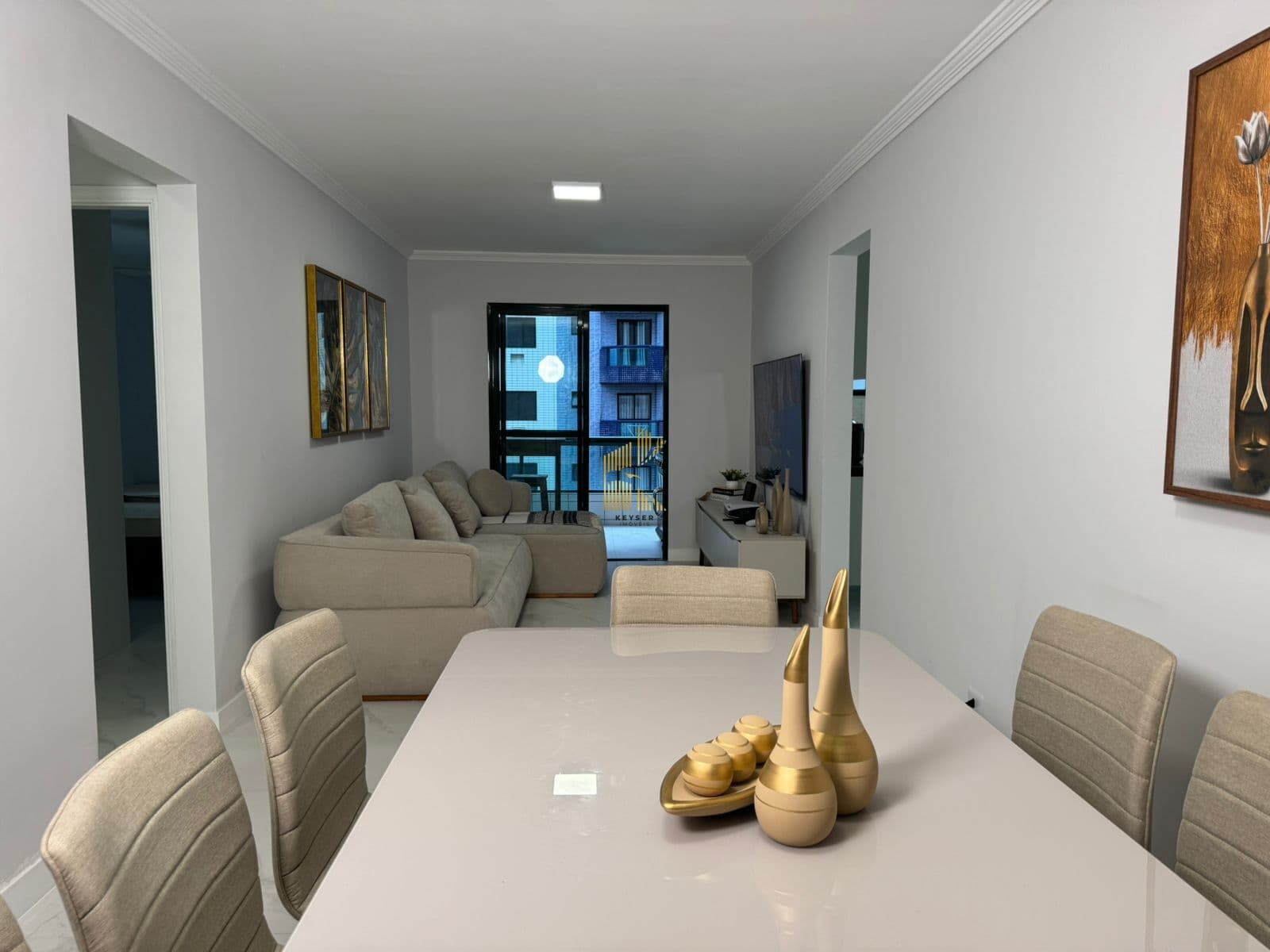 Apartamento Alto Padrão de 3 dormitórios sendo 1 suíte e 1 vaga de garagem no bairro canto do forte