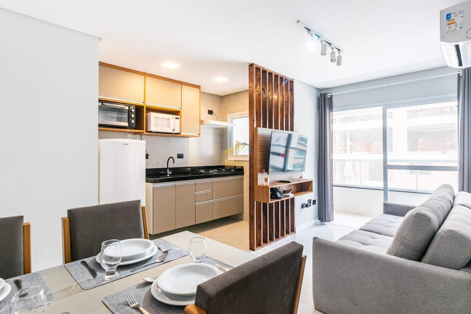 Apartamento Compartilhado à Venda, no bairro caiçara em Praia Grande, SP. Mobiliado e com Vista para o Mar