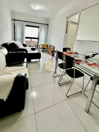 Apartamento à venda no bairro Maracanã em Praia Grande, SP. 1 dormitório.