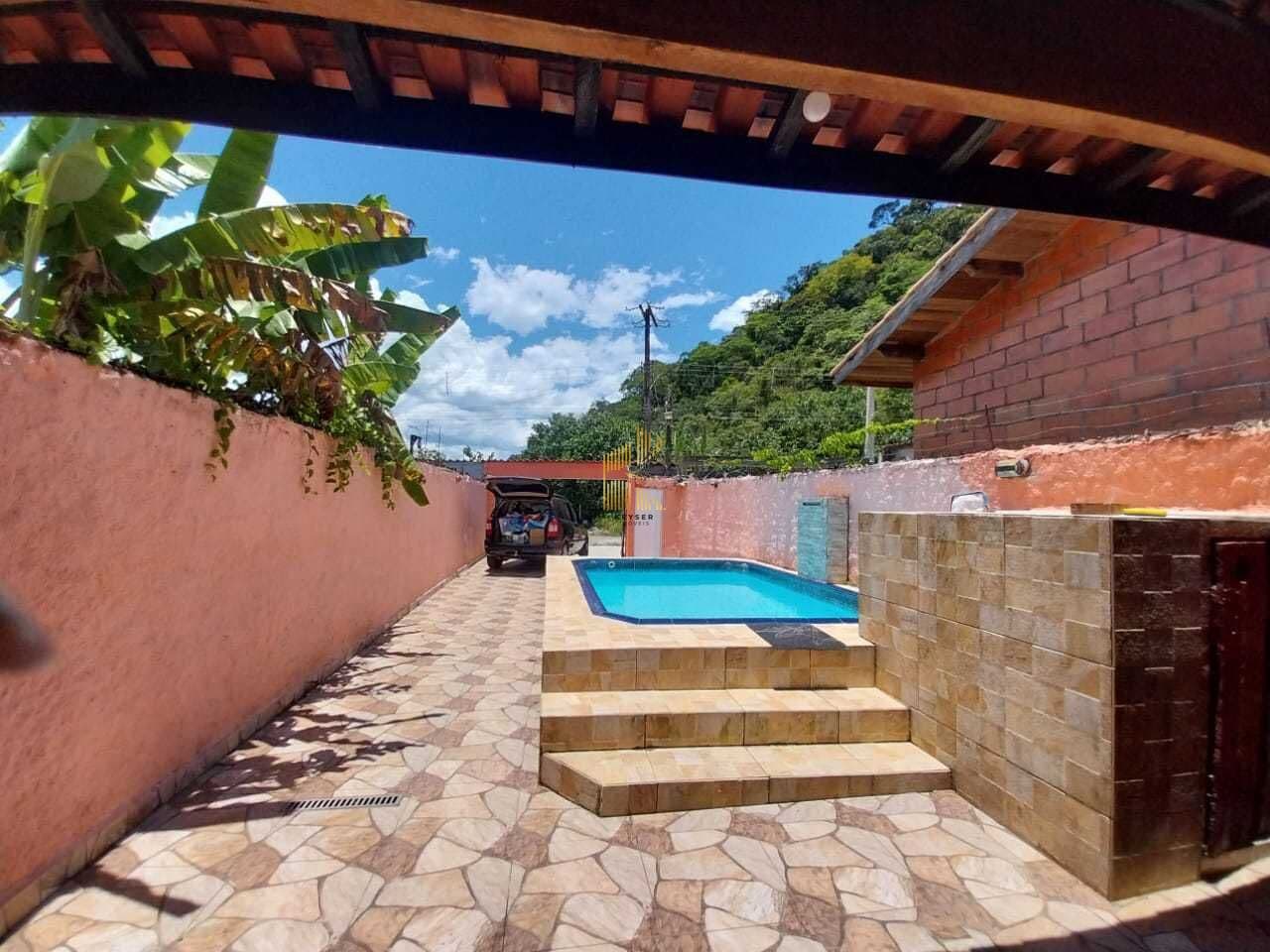 Apartamento à venda no bairro Balneário Itaoca em Mongaguá, SP. 2 dormitórios sendo 1 suíte.