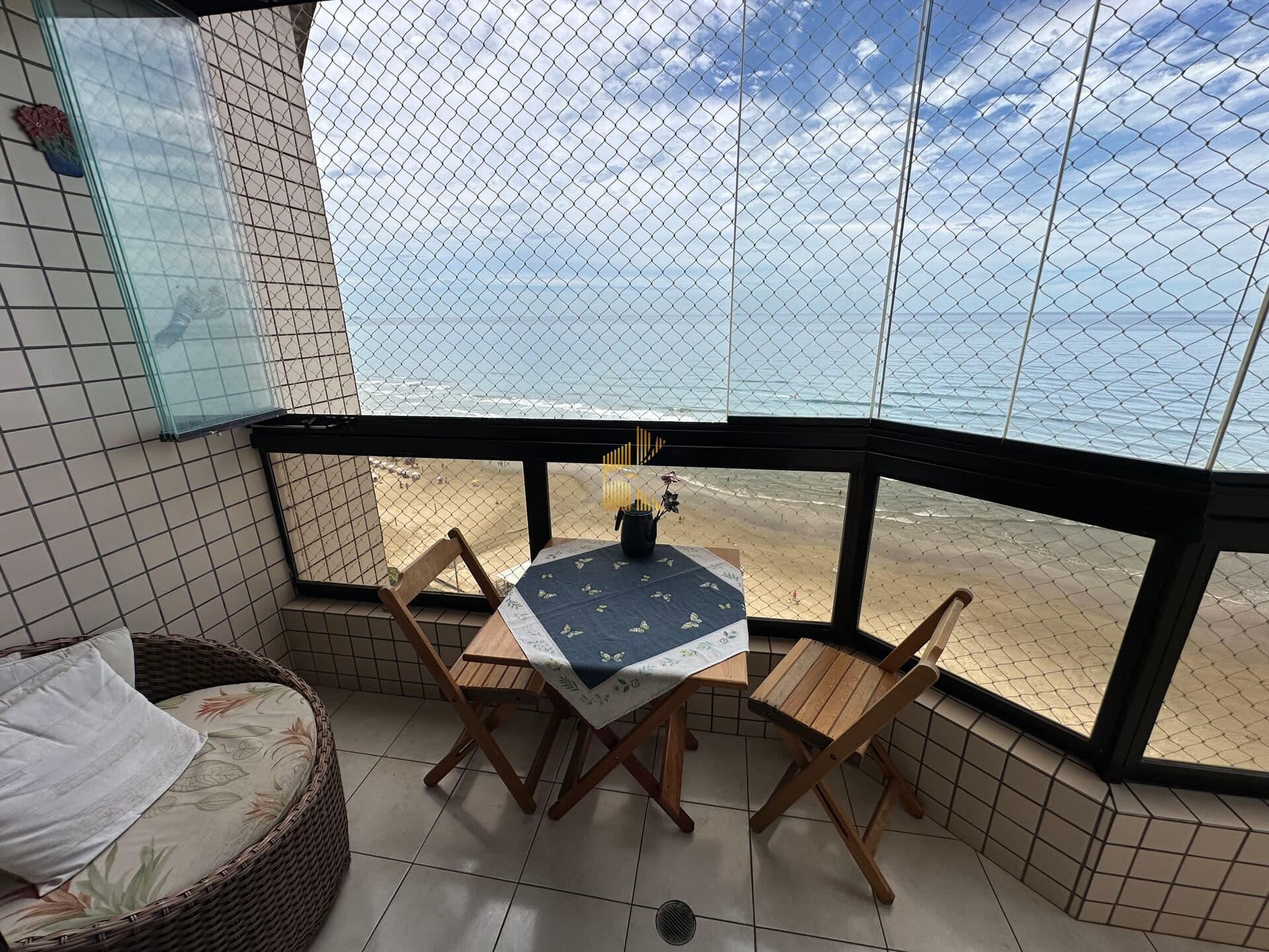 Apartamento 1 suite frente mar