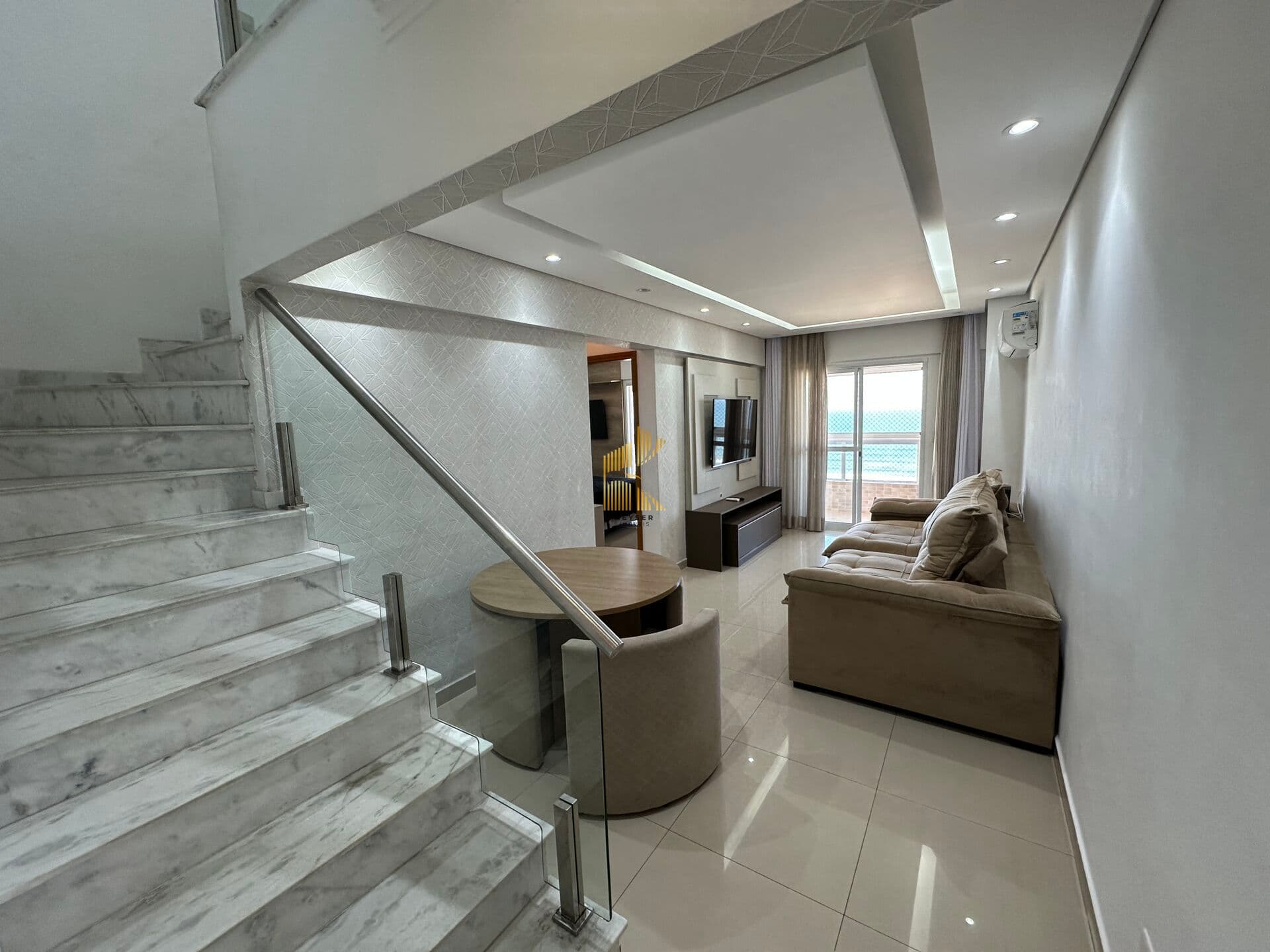 Apartamento no bairro Aviação em Praia Grande, SP. 3 dormitórios sendo 3 suítes.