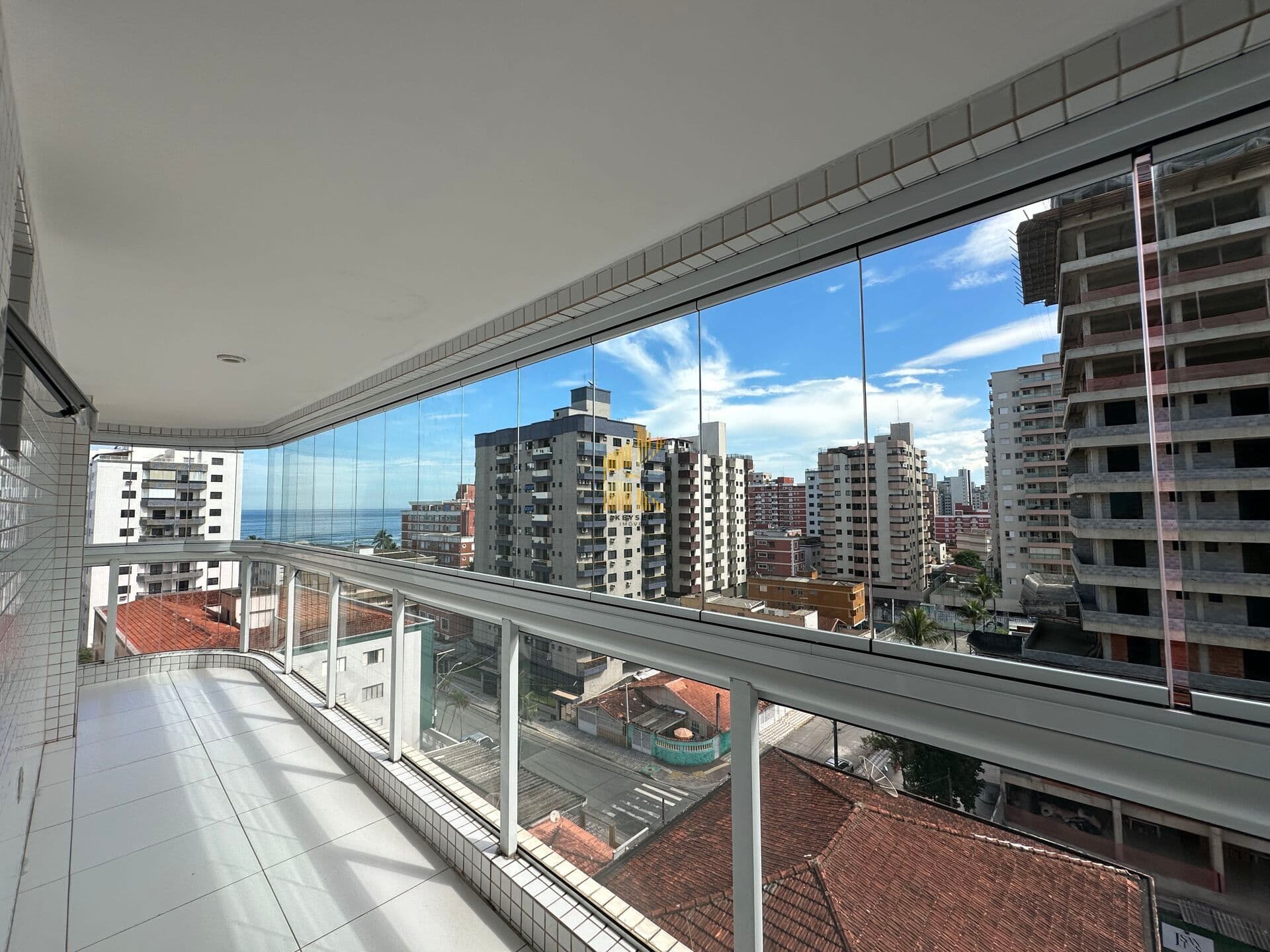 Apartamento à venda no bairro Tupi em Praia Grande, SP. 2 dormitórios, sendo 1 suíte!