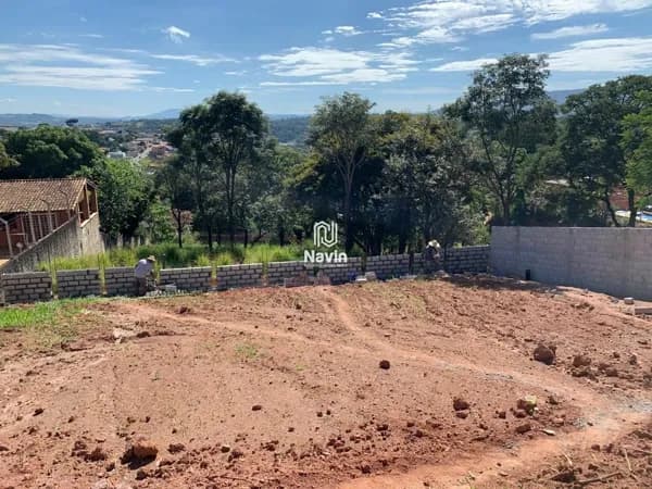 Terreno de 1030 m³ à venda no Jd. Estância Brasil em Atibaia