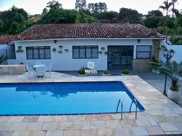 Casa com 4 dormitóriosà venda no Jardim Itaperi em Atibaia SP