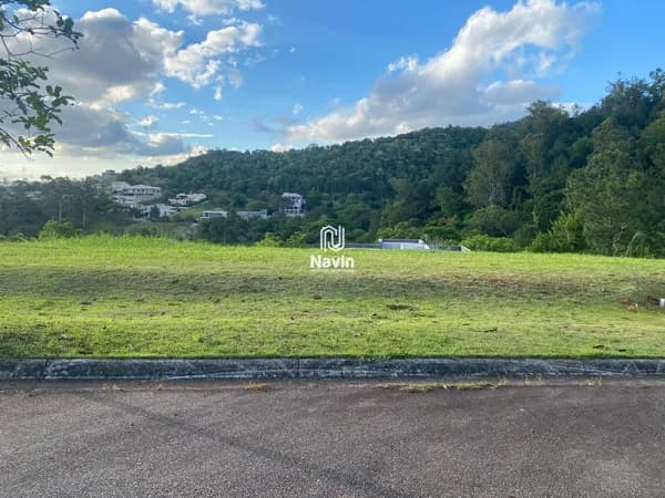 Terreno à venda com 900 metros no Condomínio Porto Atibaia em Atibaia SP