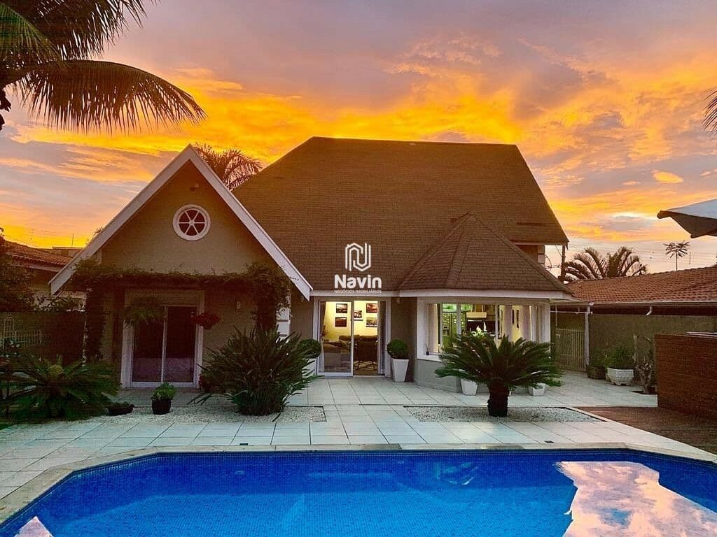 Casa Alto Padrão a venda com 4 suítes e piscina no Jardim Morumbi em Atibaia SP