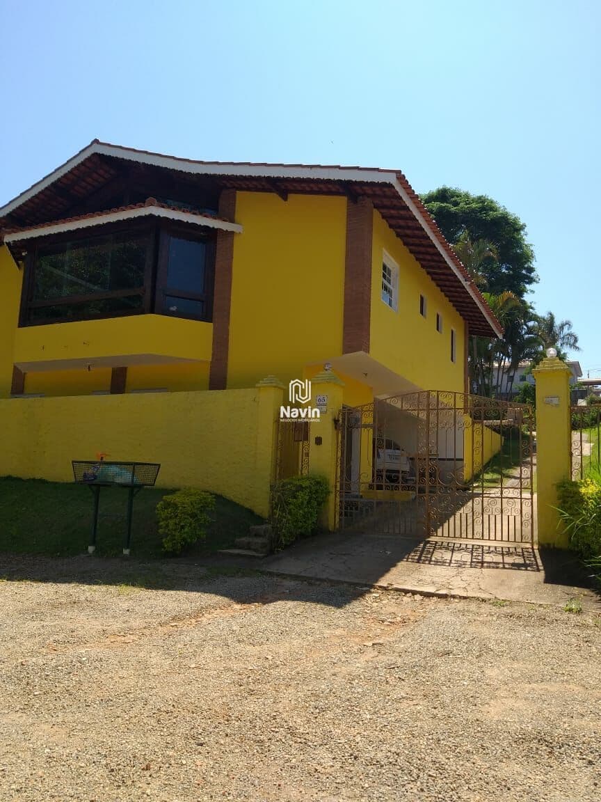 Linda casa à venda com piscina em Atibaia/SP