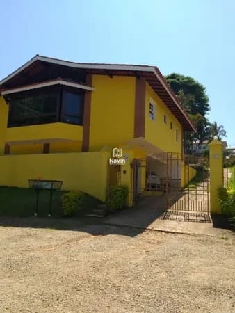 Linda casa à venda com piscina em Atibaia/SP