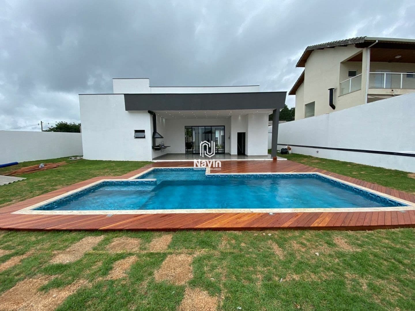 Casa com 4 dormitórios à venda, 246 m² por R$ 1.800.000 - Condomínio Shambala III - Atibaia/SP