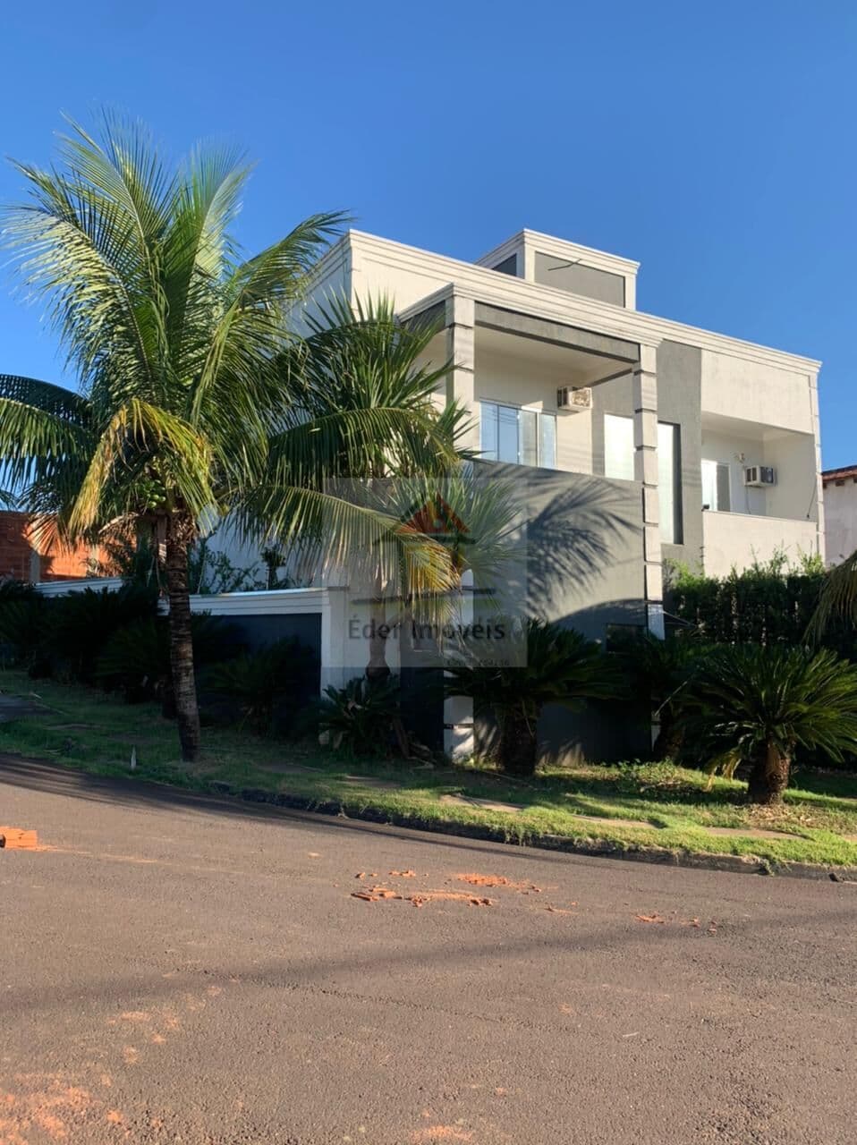 Sobrado no Residencial Itapuã