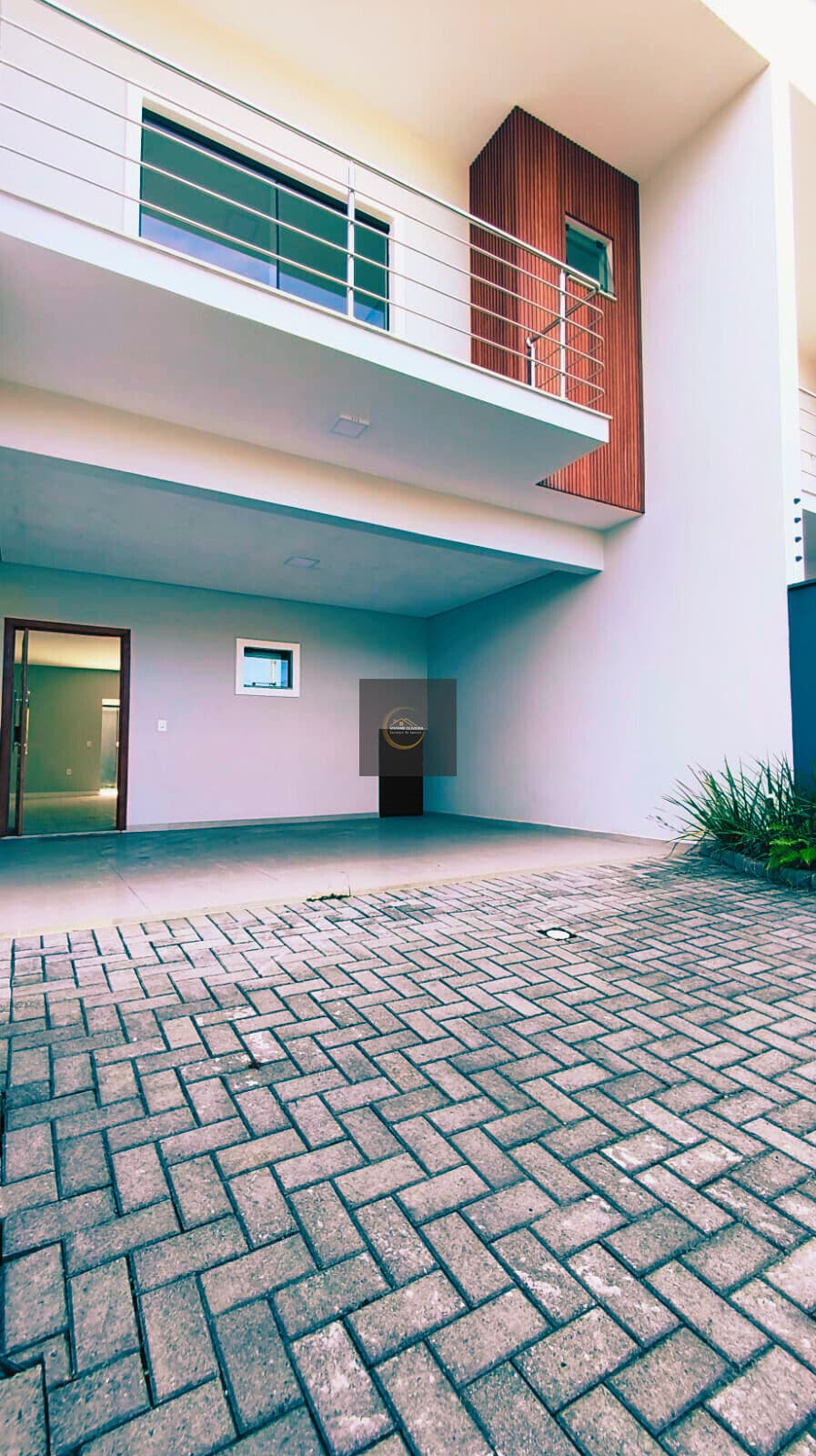 Sobrado Geminado 3 Quartos com Suíte e 2 Vagas no Iririú — Joinville