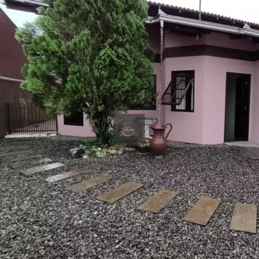 Casa com 1 suíte + 2 dormitórios, churrasqueira e fogão a lenha no João Costa