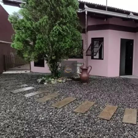 Casa com 1 suíte + 2 dormitórios, churrasqueira e fogão a lenha no João Costa