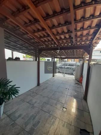 Sobrado com 2 quartos no Aventureiro