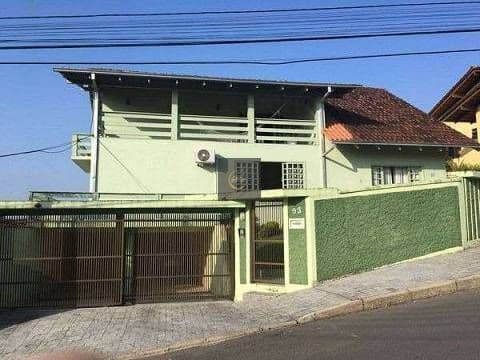 Casa com 4 dormitórios à venda no Floresta