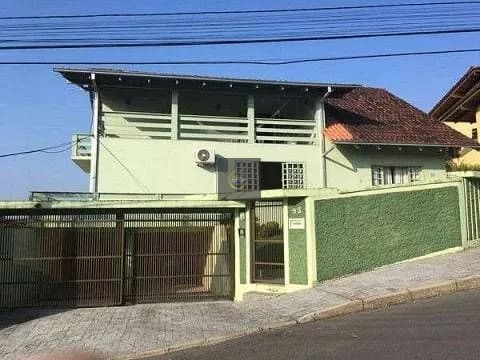 Casa com 4 dormitórios à venda no Floresta