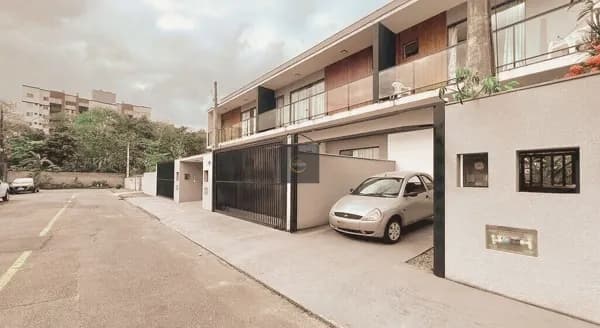Casa PadrãoSobrado Geminado com 2 dormitórios no Saguaçu