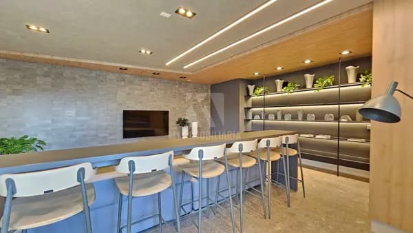 Apartamento Alto Padrão no Cabral 3 Dormitórios, 1 Suíte, 2 Vagas, Varanda espaçosa com churrasqueira