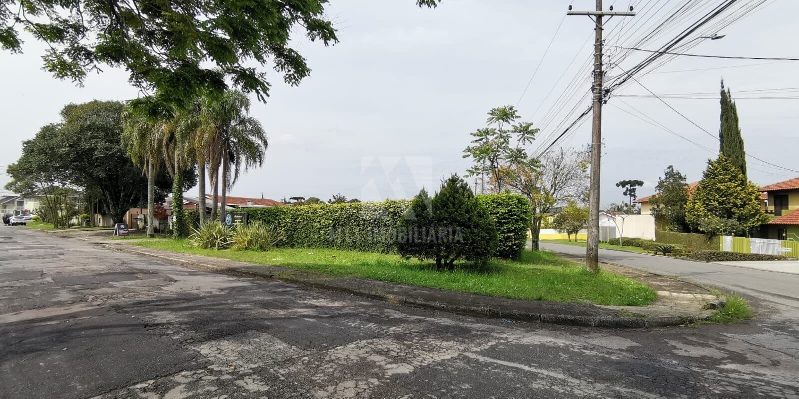 Terreno em Santa Felicidade pronto para construir, região valorizada, arborizada e vocação para construir sobrados