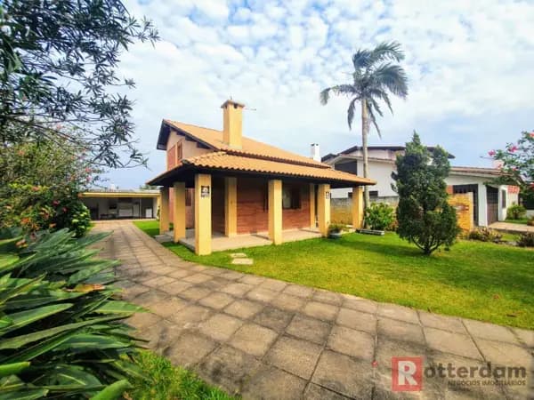 Casa à venda no bairro Zona Nova em Capão da Canoa/RS