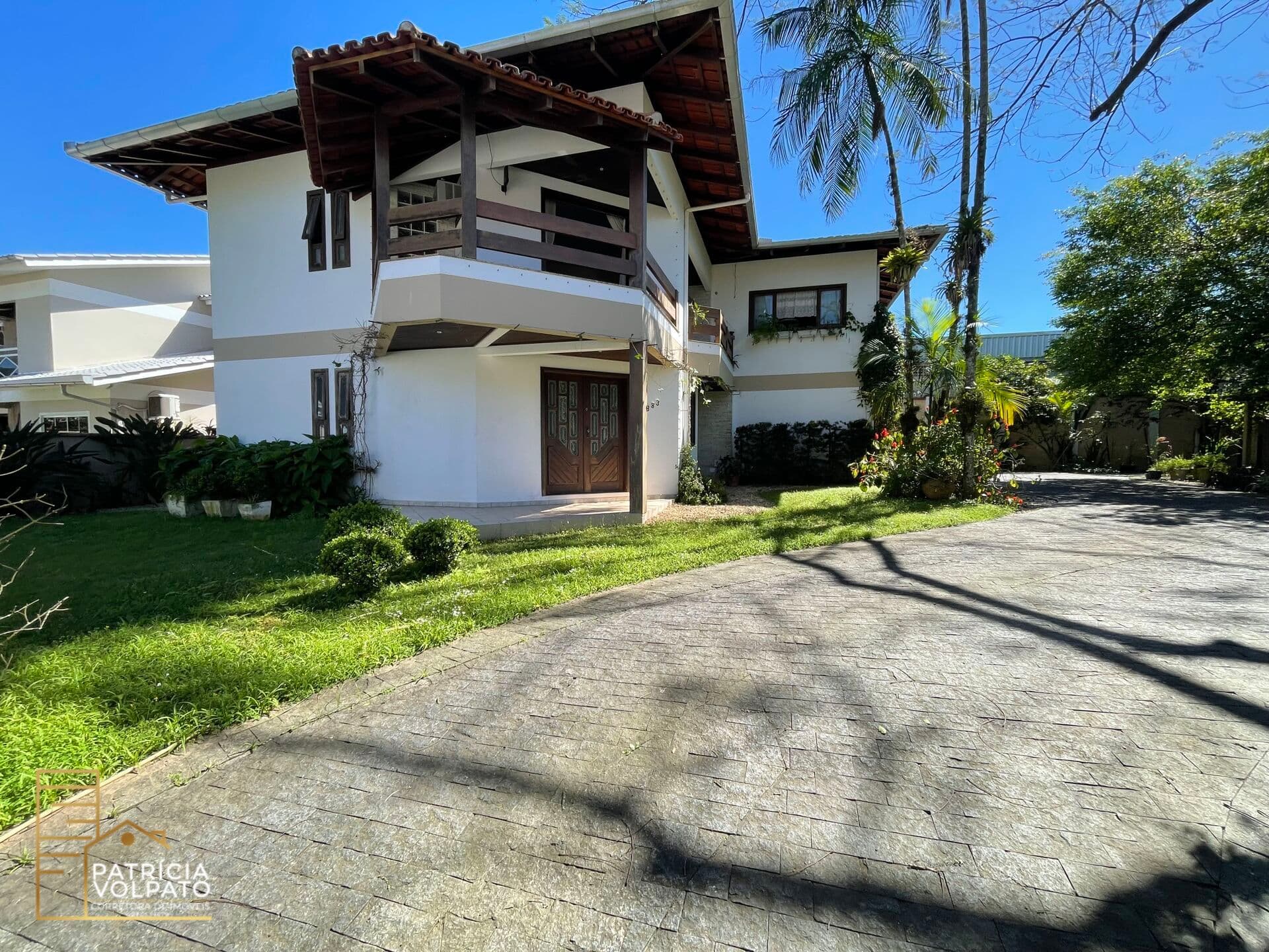 Casa Duplex com amplo terreno livre