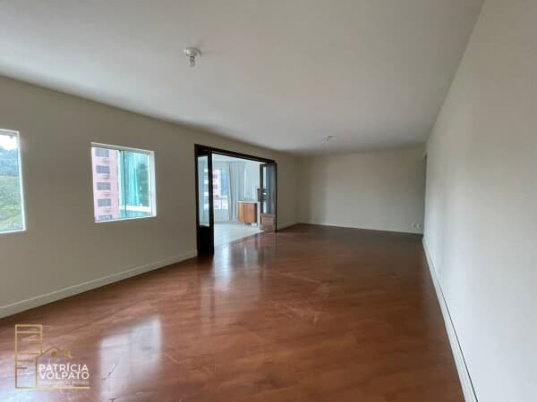 Apartamento Amplo no bairro Ponta Aguda na cidade de Blumenau-SC