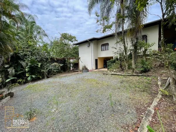 Terreno com casa duplex perto da padaria Bublitz