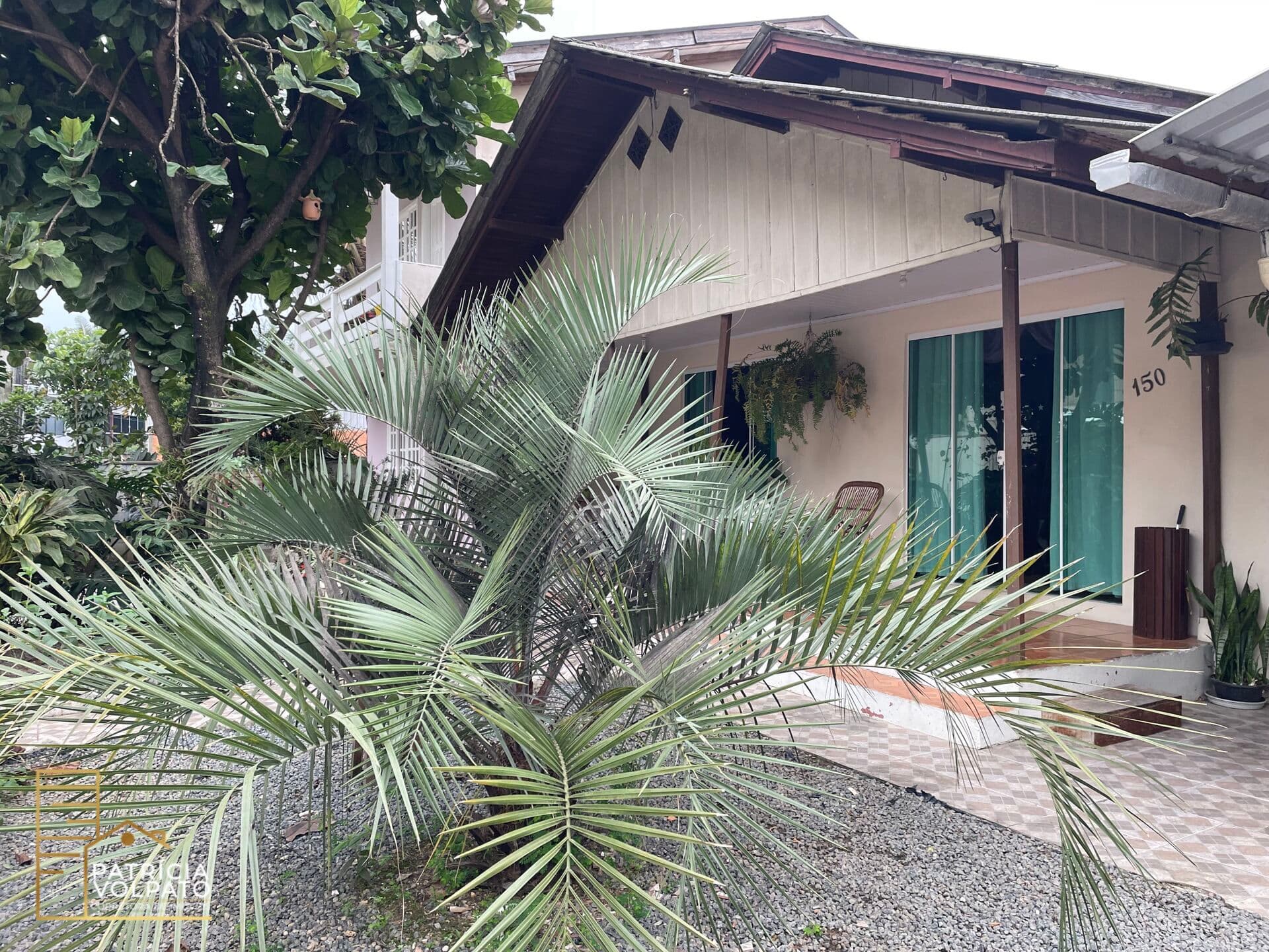 Terreno com 2 casas