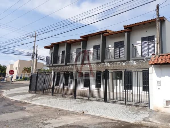 Casa Assobrada no Wanel Ville