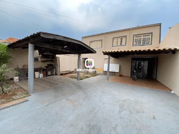 Sobrado em Uberlândia - Laranjeiras