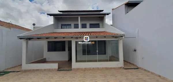 Sobrado em Uberlândia - Cidade Jardim