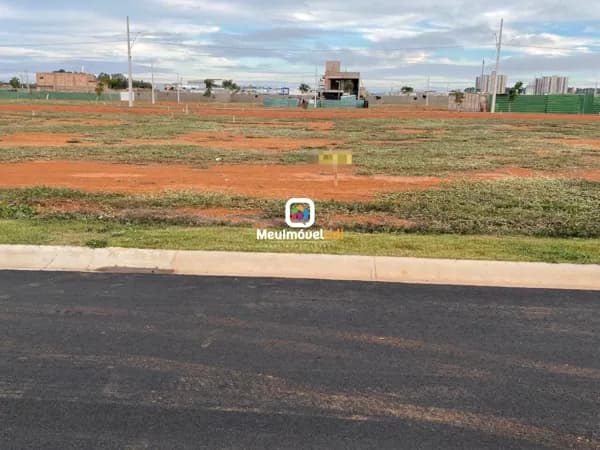 Lote/Terreno em Uberlândia - Novo Mundo