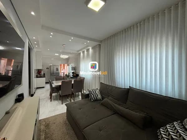 Casa em Uberlândia - Jardim Holanda