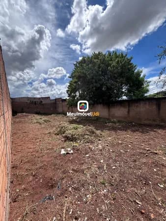 Terreno à venda no bairro Granada em Uberlândia.