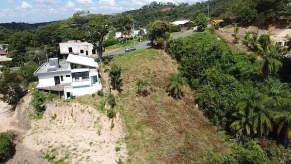 Terreno Fundo para um lago no Condomínio Solar das Palmeiras