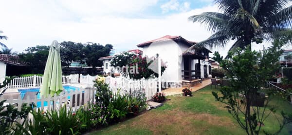 3 Casas em amplo terreno de 3 lotes